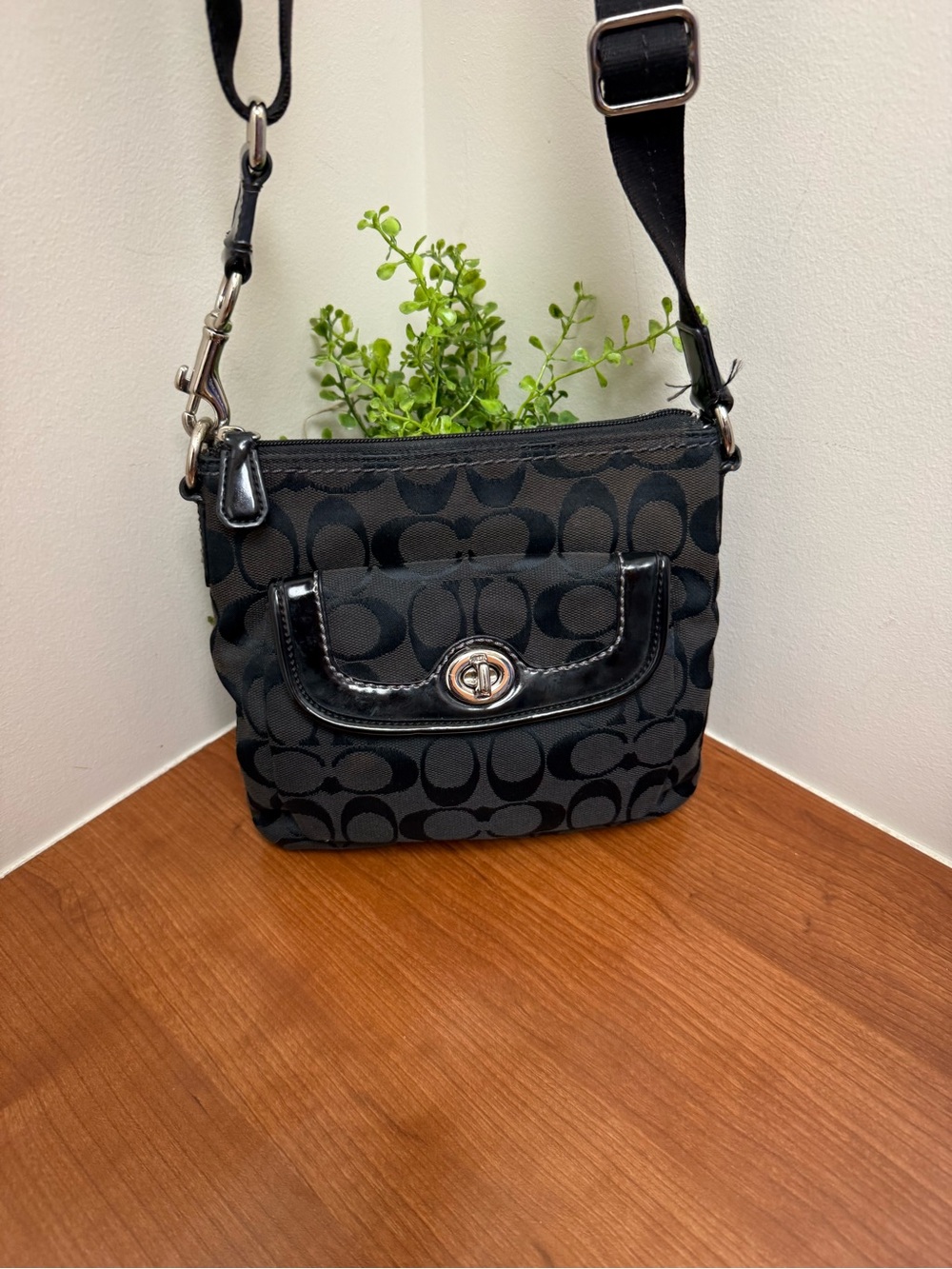 Coach Black Signature Crossbody with Turn-Lock Pocket EUC